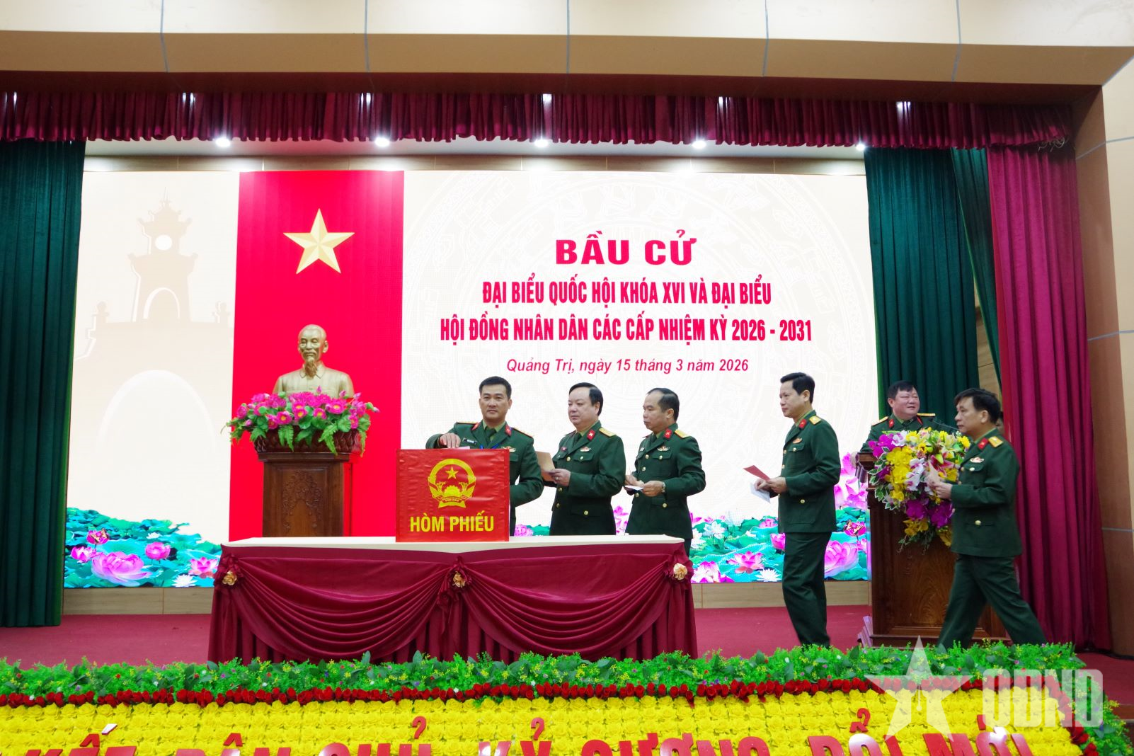 Cử tri cả nước phấn khởi tham gia bầu cử 
