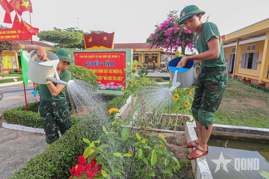 Chiến sĩ mới sau giờ huấn luyện