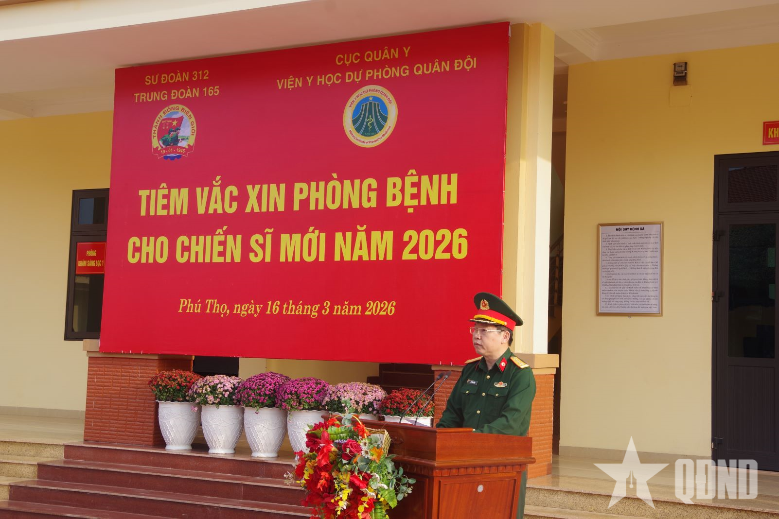 Sư đoàn 312: Tiêm vaccine phòng bệnh cho chiến sĩ mới

