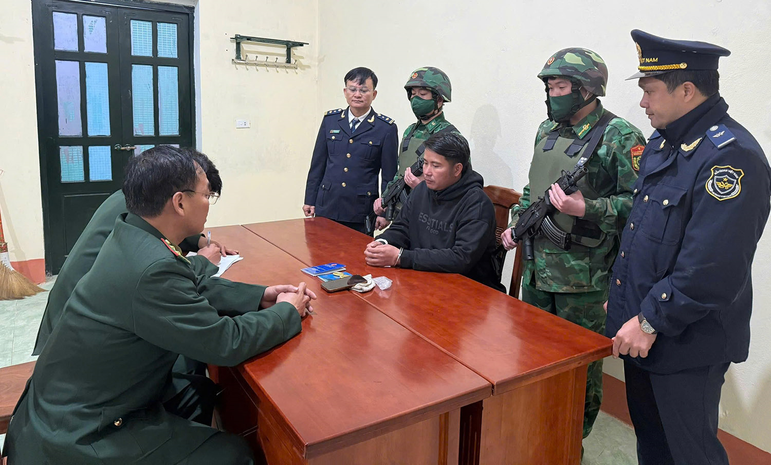 Đấu tranh với tội phạm trên tuyến biên giới Nghệ An