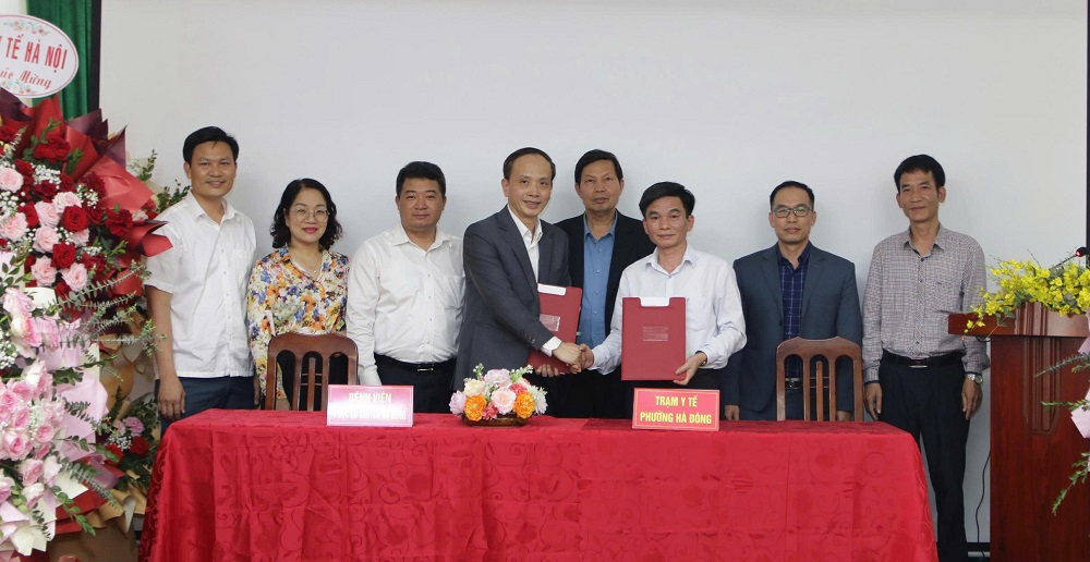 Bệnh viện Y học cổ truyền Hà Đông ký kết hỗ trợ chuyên môn cho Trạm Y tế phường Hà Đông 