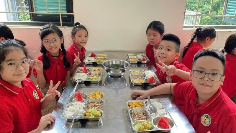 Giám sát bữa ăn bán trú