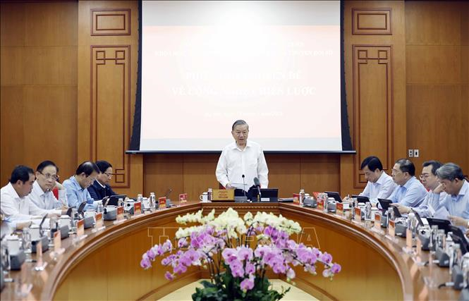 Tổng Bí thư Tô Lâm chỉ đạo phát triển công nghệ chiến lược