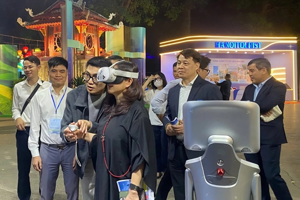 Hà Nội tiếp cận khách du lịch bằng công nghệ số