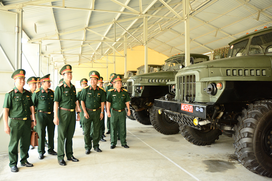 Tư lệnh Quân đoàn 34 kiểm tra, làm việc với Lữ đoàn Pháo binh 434

