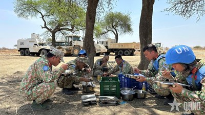 View - 	Chạy đua với mùa mưa, khuất phục “đất sét đen” Abyei