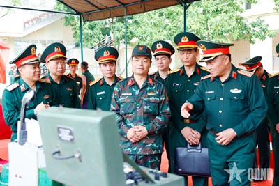 Gallery - 	Thượng tướng Nguyễn Văn Hiền kiểm tra tại Trường Sĩ quan Pháo binh