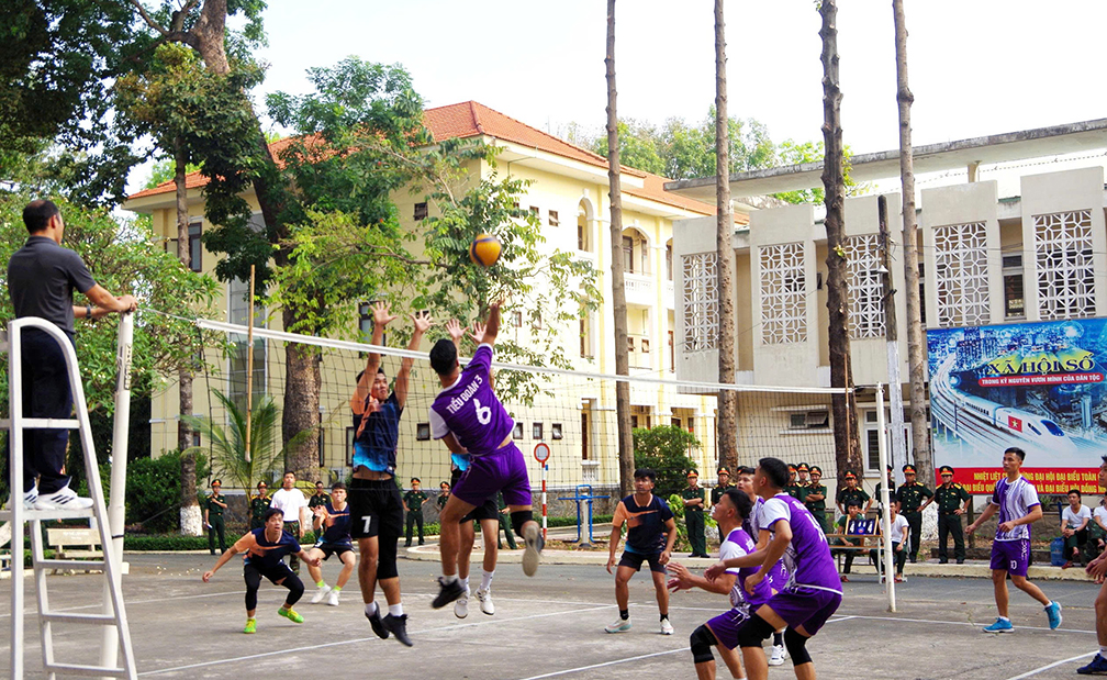 Giao lưu bóng chuyền chào mừng kỷ niệm 95 năm Ngày thành lập Đoàn

