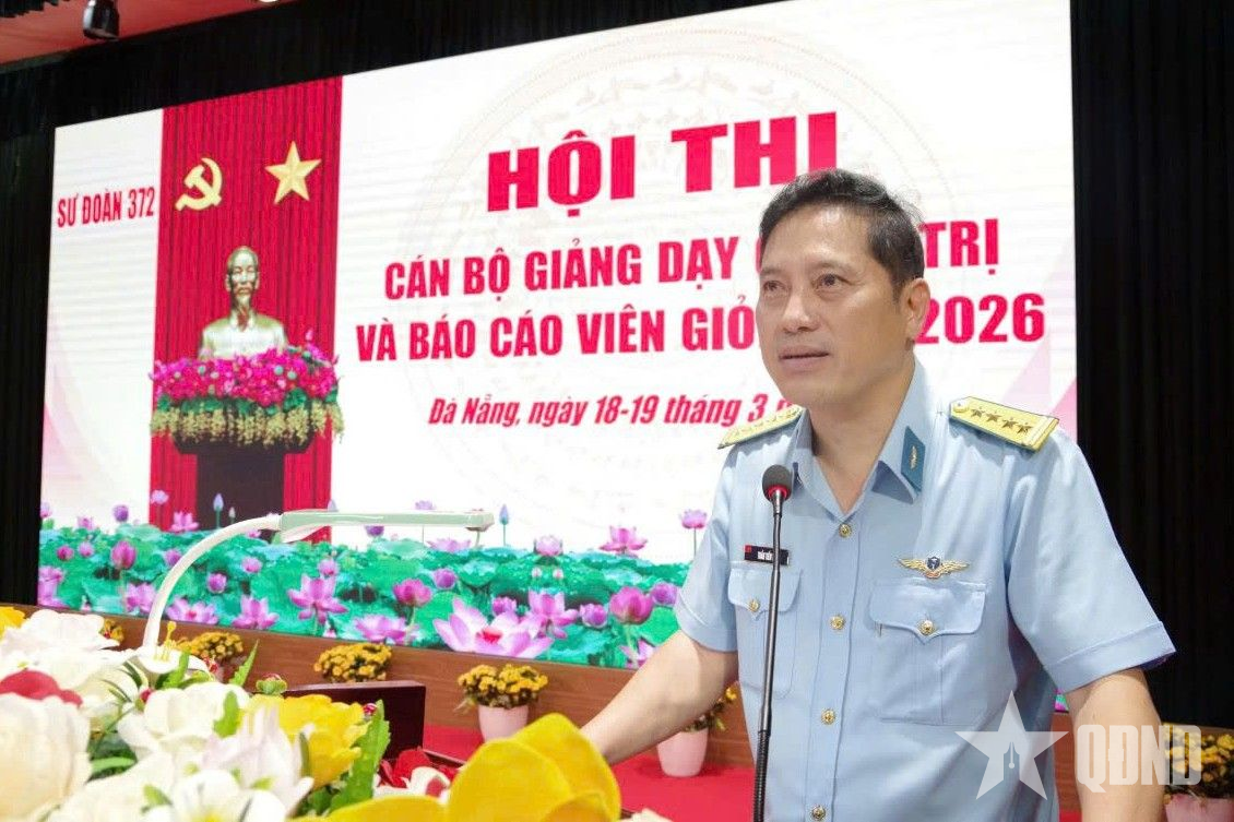 Xây dựng đội ngũ cán bộ vững về chính trị, giỏi về chuyên môn