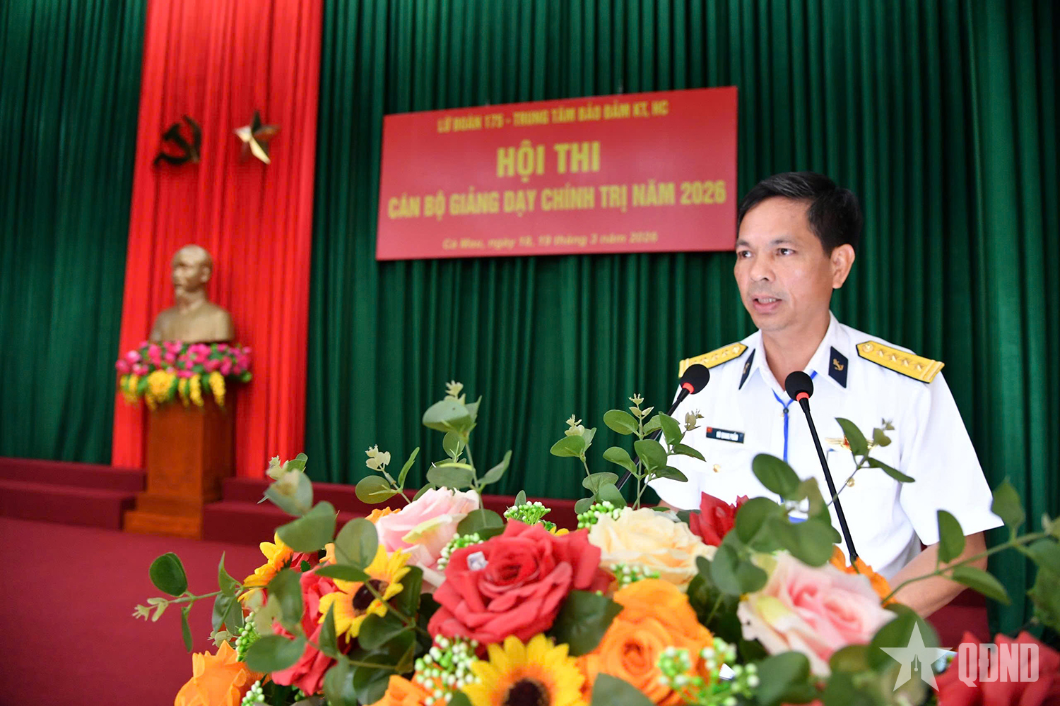 Nâng tầm cán bộ chính trị qua hội thi