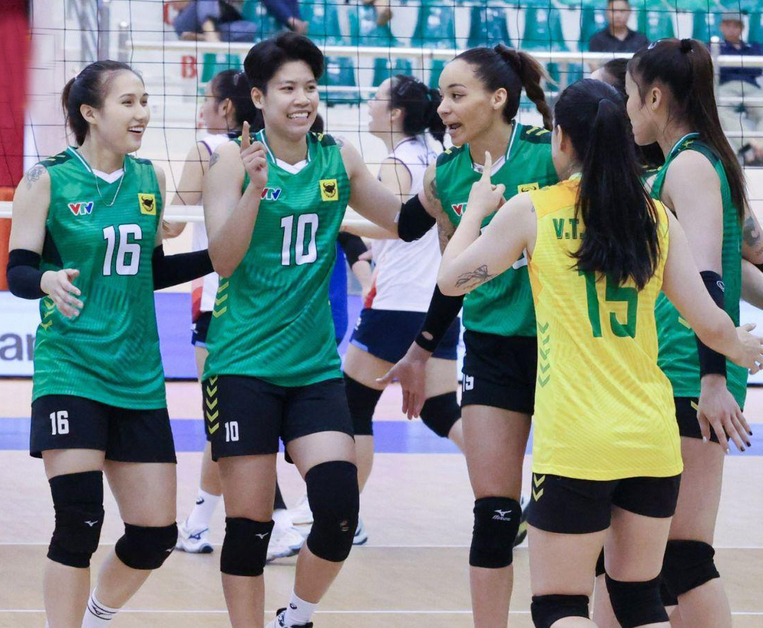 Xác định đội đầu tiên vào bán kết Giải bóng chuyền Cúp Hoa Lư

