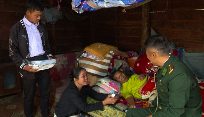 Quân y Việt Nam bên nước bạn Lào      