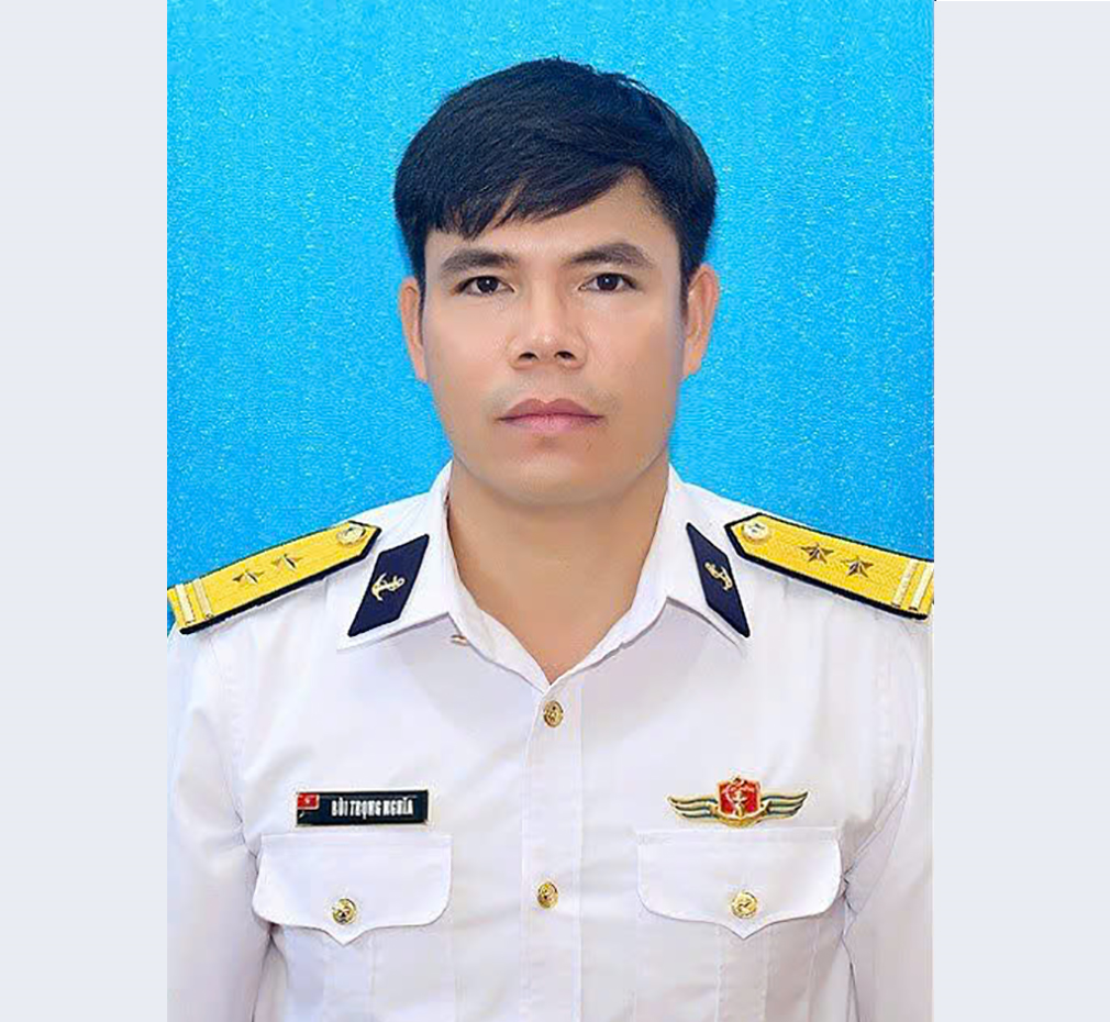 Sĩ quan Hải quân trả lại tài sản cho du khách nước ngoài