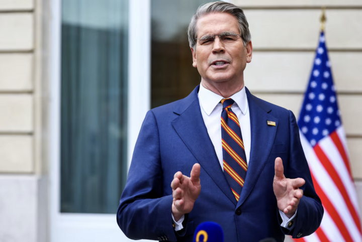 Xung đột tại Trung Đông: Mỹ tạm dỡ bỏ các lệnh trừng phạt đối với dầu mỏ của Iran