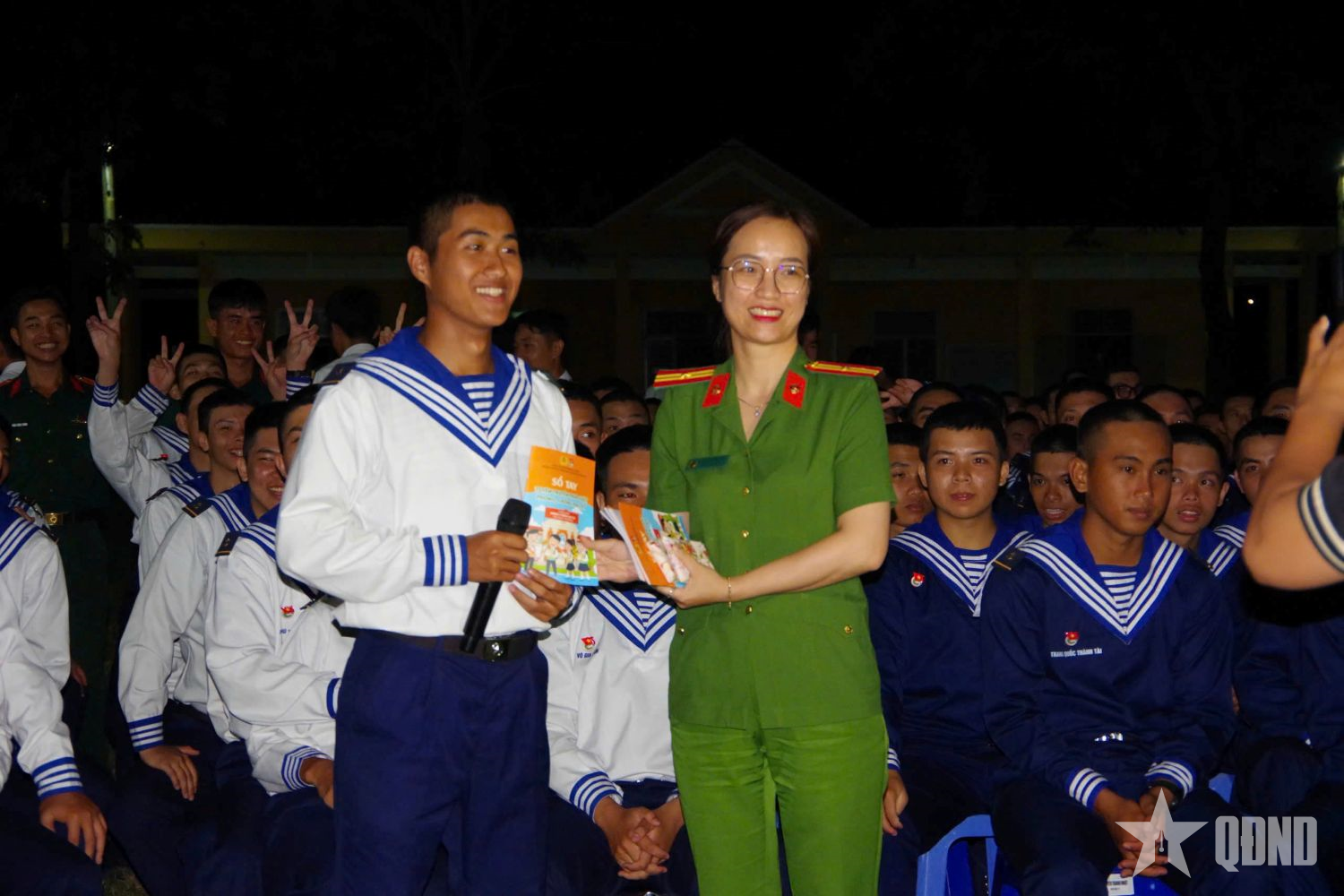 Tuyên truyền phòng, chống ma túy cho chiến sĩ mới Vùng 3 Hải quân