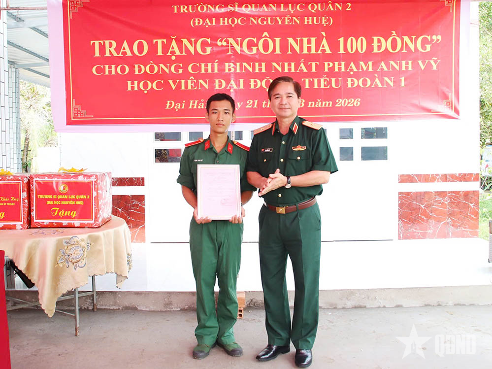 Trường Sĩ quan Lục quân 2 trao “Ngôi nhà 100 đồng” tặng học viên có hoàn cảnh khó khăn