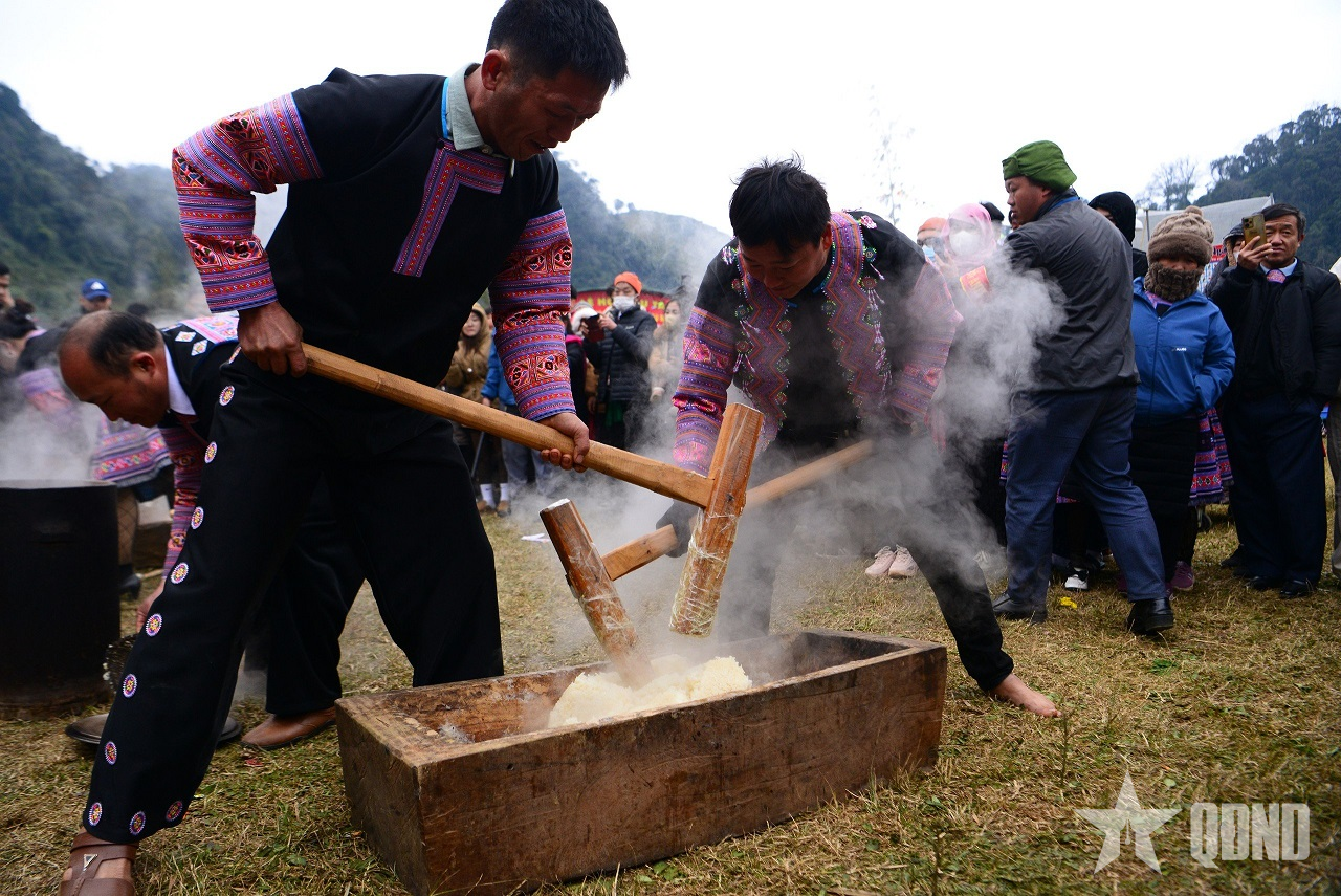 Dẻo thơm bánh giầy của đồng bào Mông ở Pà Cò