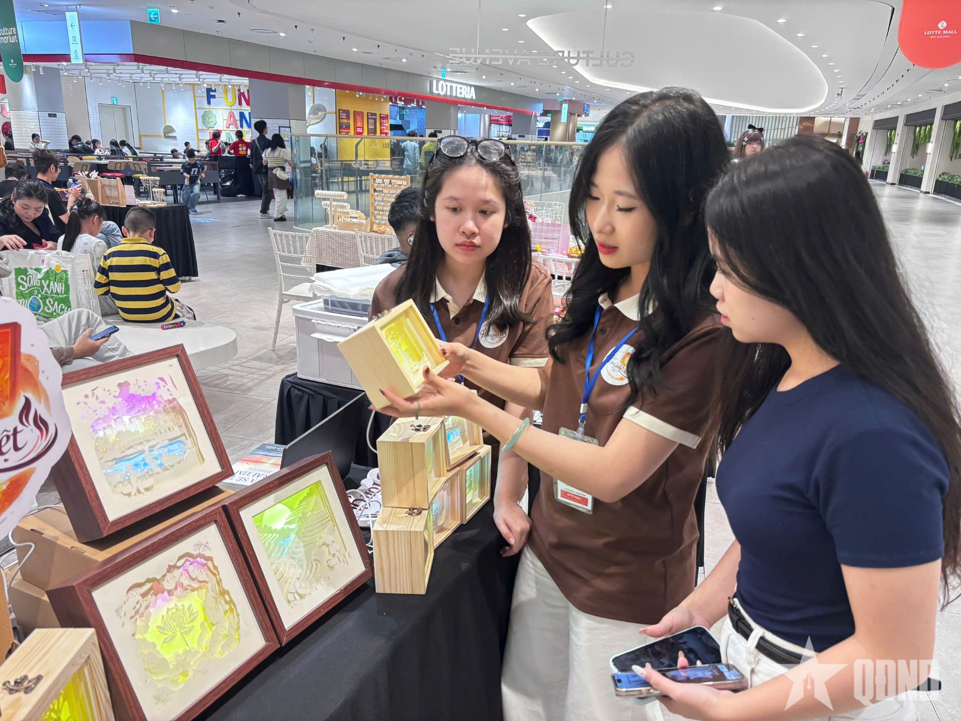 Đưa văn hóa Việt vào không gian giấy