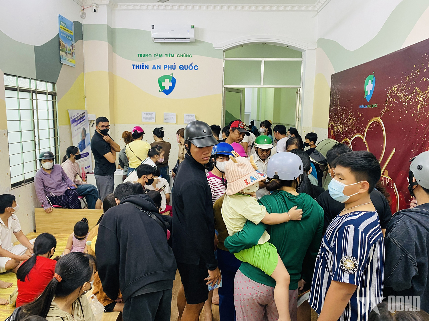 Sau ca tử vong, người dân Phú Quốc đổ xô tiêm vaccine viêm não mô cầu