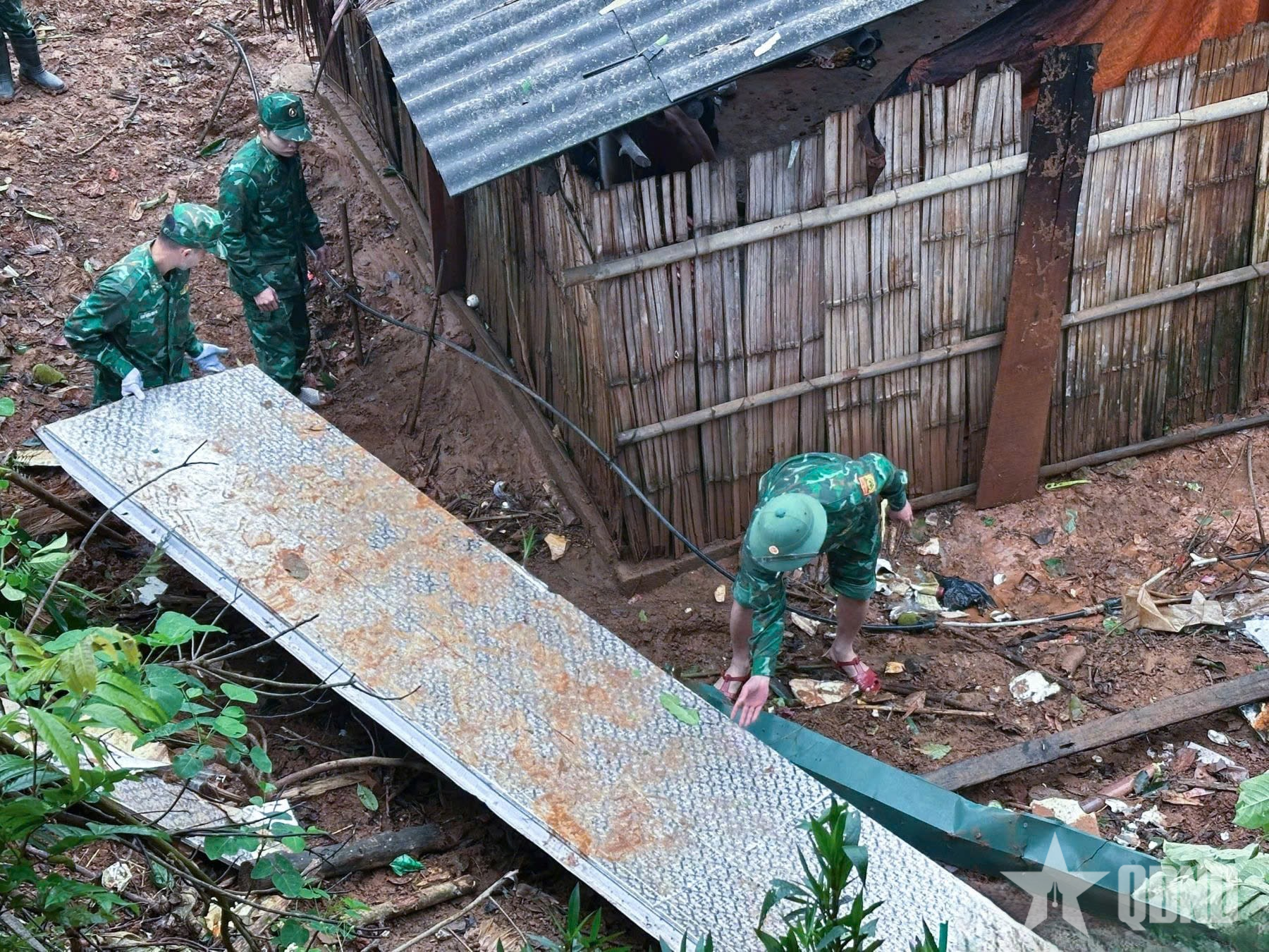 Lực lượng vũ trang tỉnh Lào Cai kịp thời giúp dân khắc phục hậu quả thiên tai