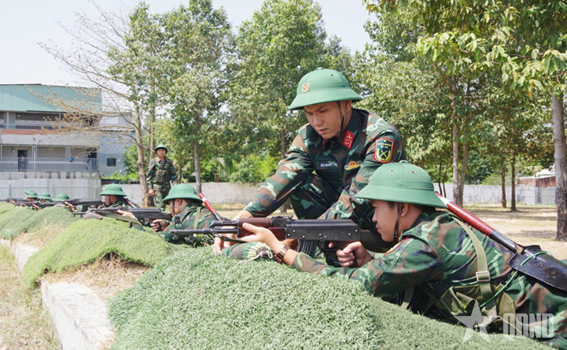 Lữ đoàn Phòng không 77 (Quân khu 7): Nâng cao huấn luyện bắn súng cho chiến sĩ mới từ động tác cơ bản