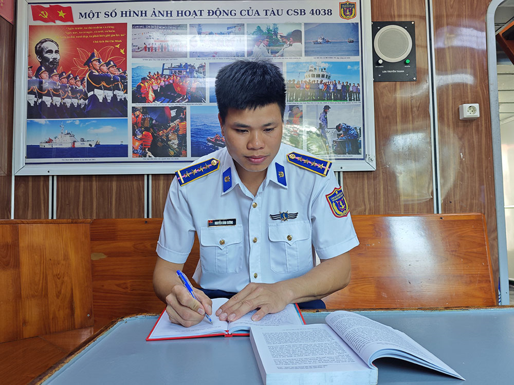 Giữ sáng “đôi mắt” con tàu