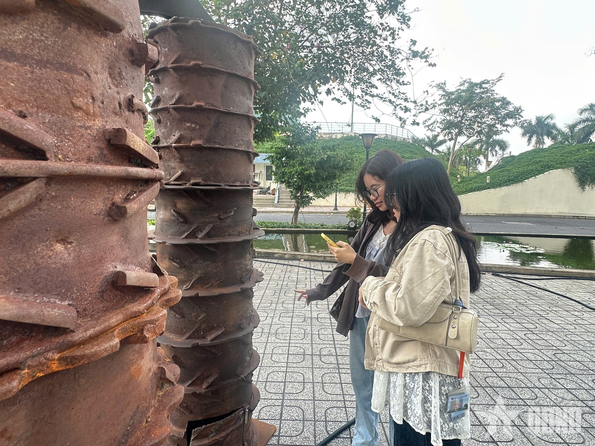 Khi phế liệu được “tái sinh” bằng nghệ thuật