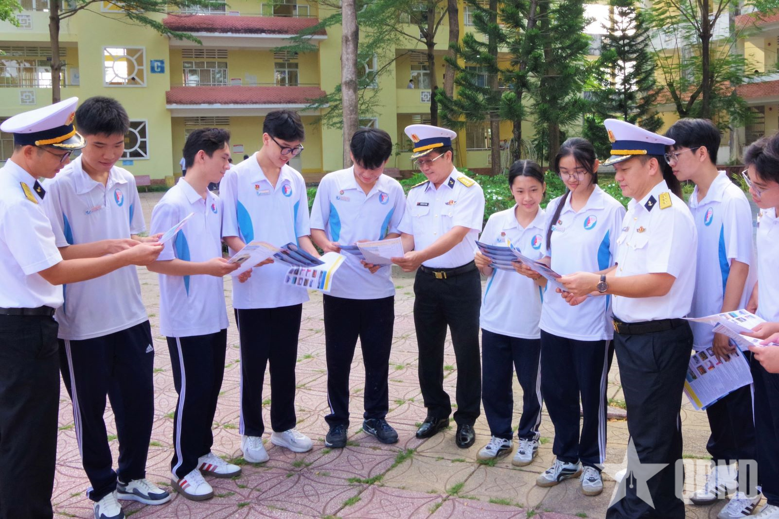 Học viện Hải quân đẩy mạnh tư vấn tuyển sinh quân sự

