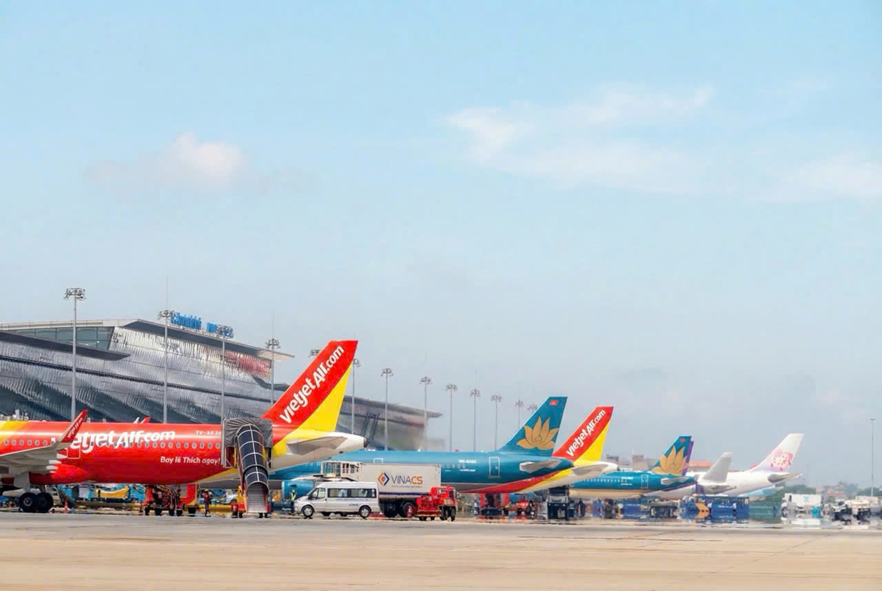 Dự kiến nâng giá vé máy bay khi giá nhiên liệu tăng cao