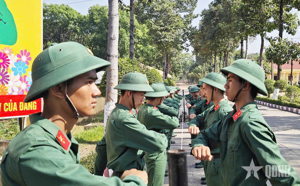 Chiến sĩ mới Lữ đoàn 75 hòa nhập nhanh, tiến bộ từng ngày