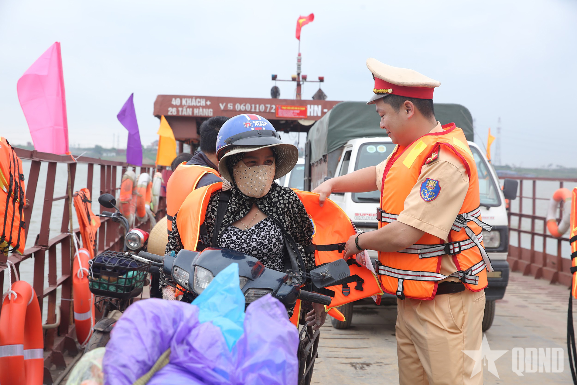 Hà Nội: Ra mắt mô hình “Bến khách 3 nhất”, nâng cao an toàn vận tải đường thủy