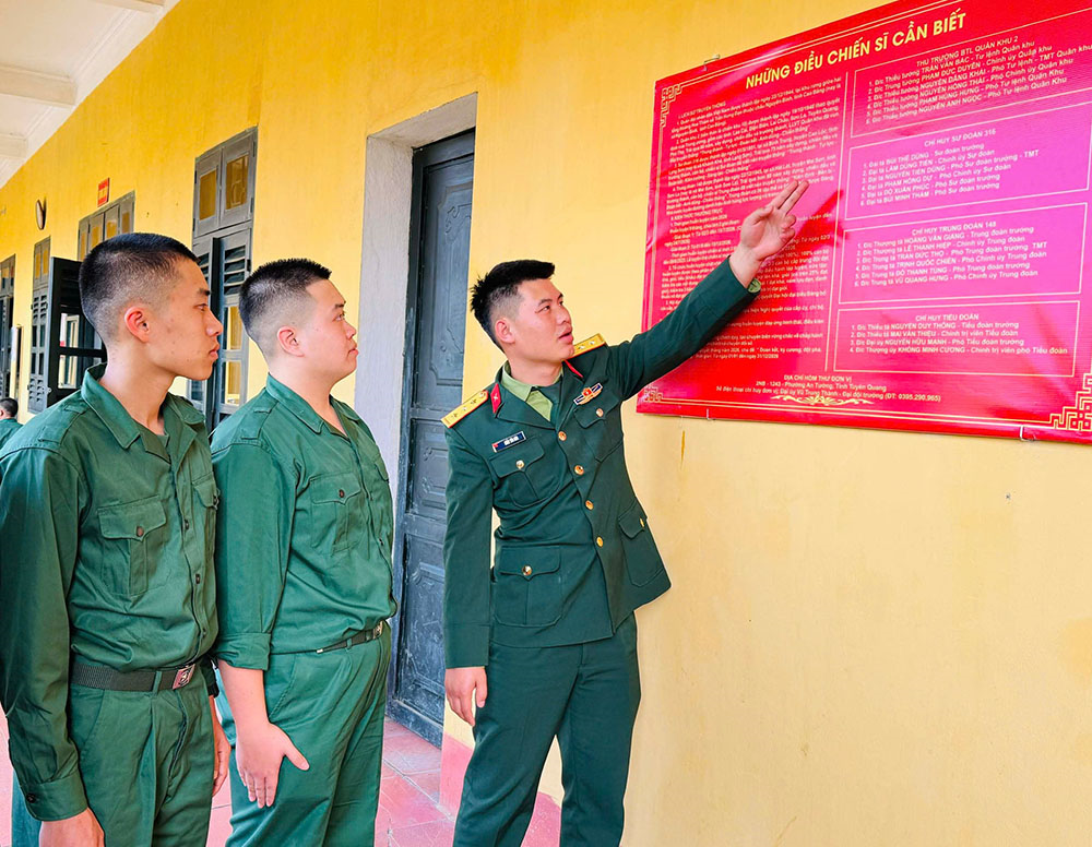 Tạm gác việc lương cao, tình nguyện nhập ngũ