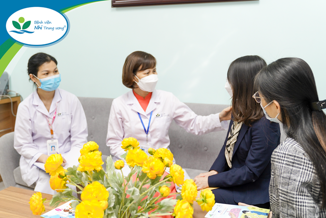 Giúp trẻ vượt qua những sang chấn tâm lý

