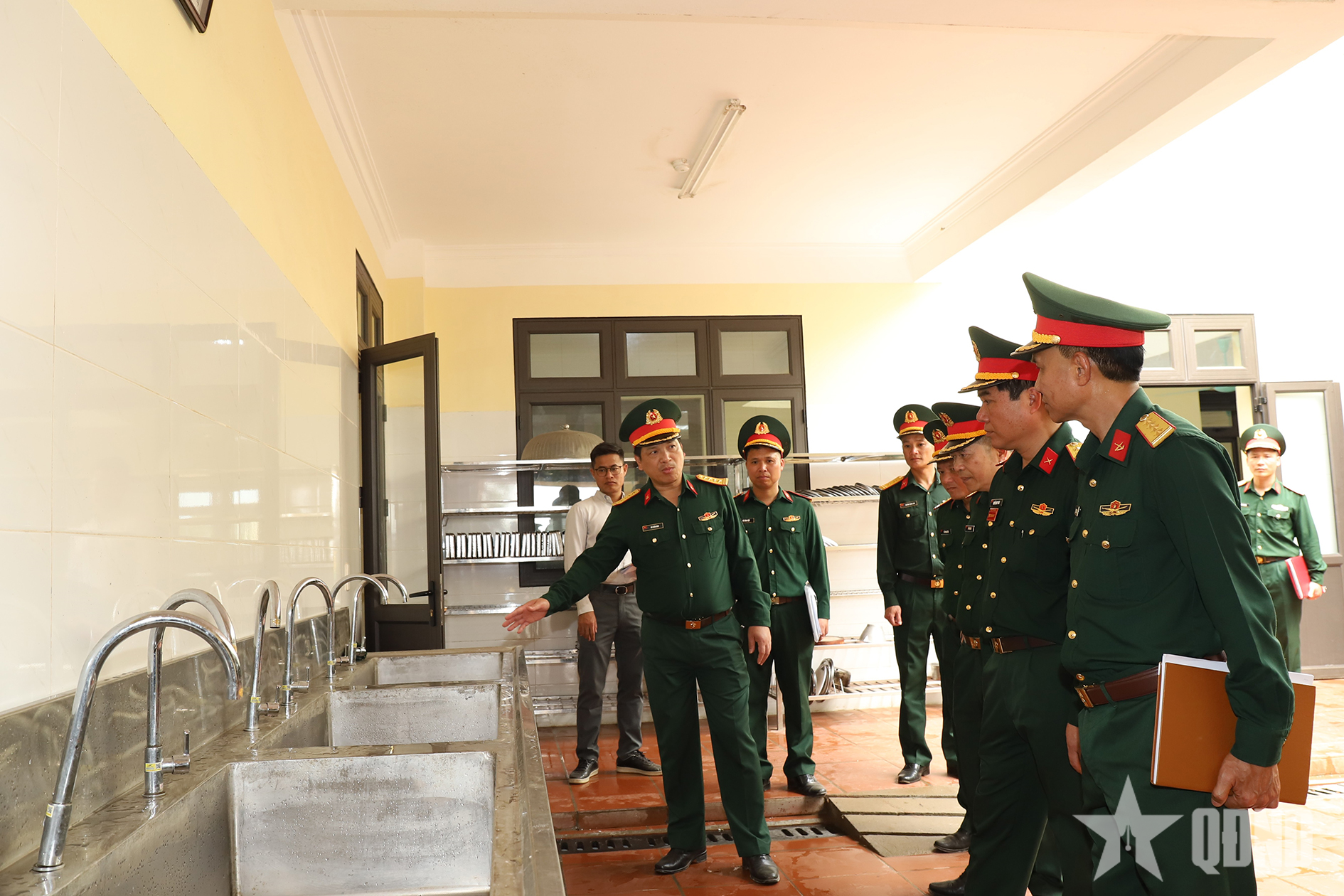 Trung đoàn 43 chuẩn bị chu đáo tham gia hội thi “Doanh trại chính quy, xanh, sạch, đẹp” toàn quân năm 2026