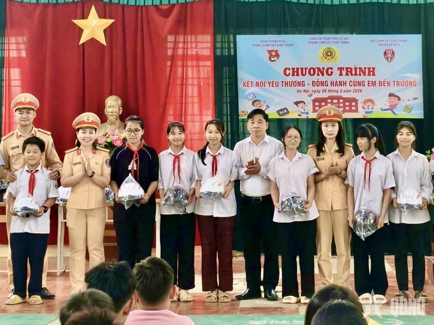 Hà Nội: Tuyên truyền Luật Trật tự, an toàn giao thông đường bộ đối với học sinh dân tộc Dao tại Ba Vì