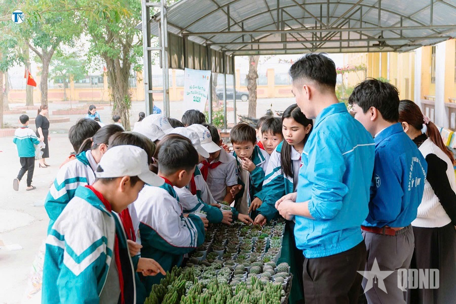 Hành trình hơn 20 năm cùng màu áo xanh tình nguyện