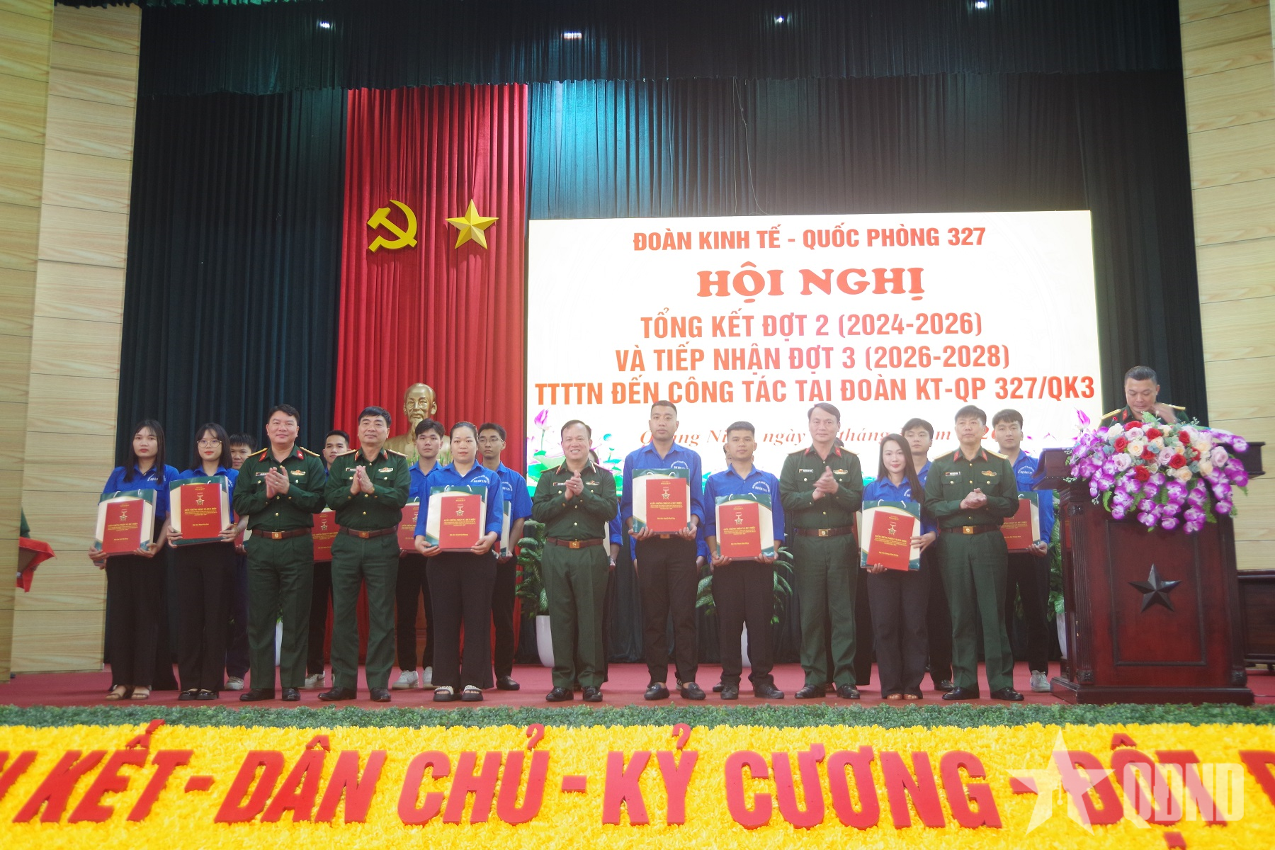 Trí thức trẻ tình nguyện Đoàn Kinh tế - Quốc phòng 327 tích cực tham gia phát triển kinh tế - xã hội