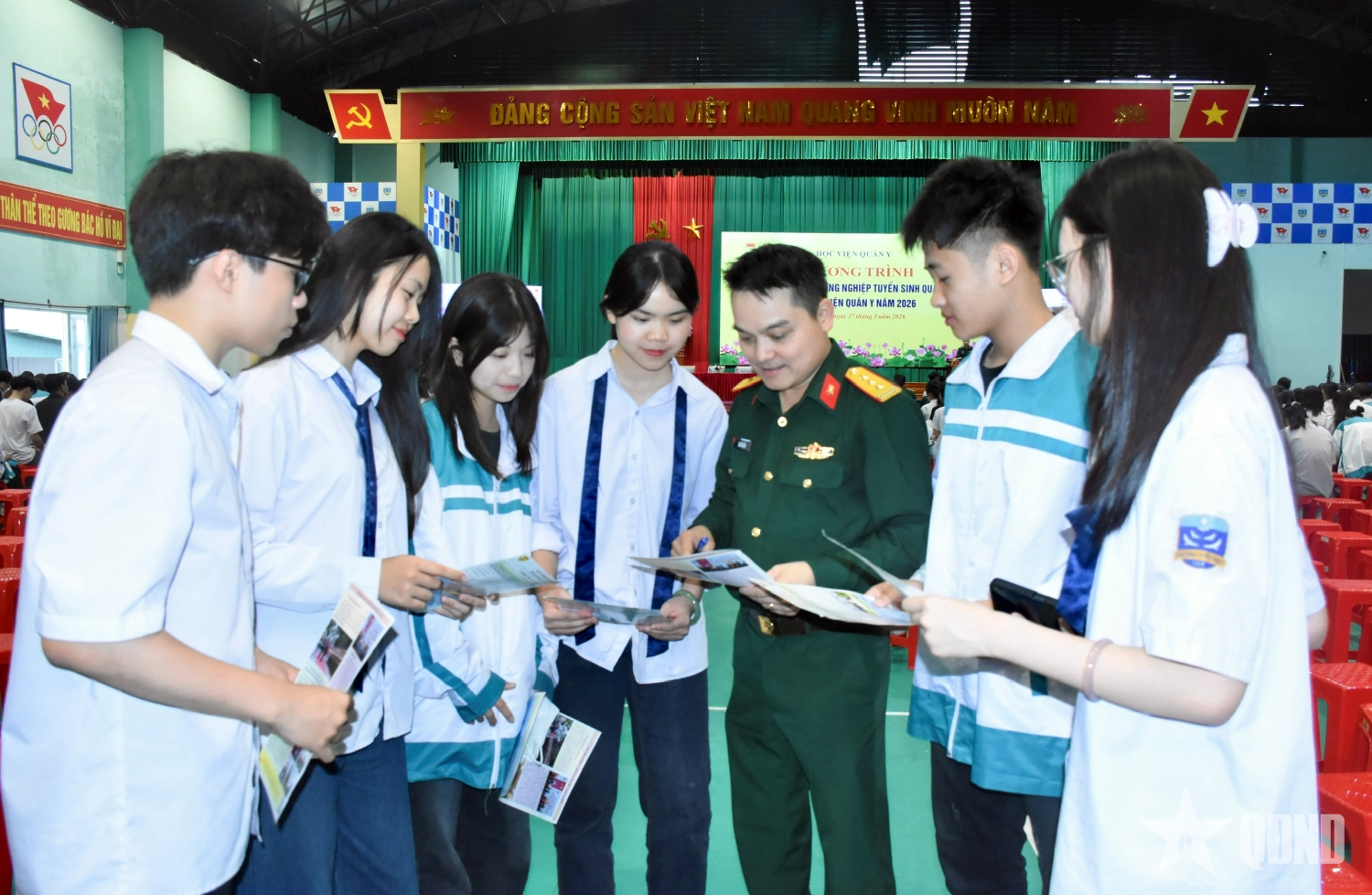 Học viện Quân y tổ chức tuyên truyền, hướng nghiệp tuyển sinh quân sự tại Ninh Bình