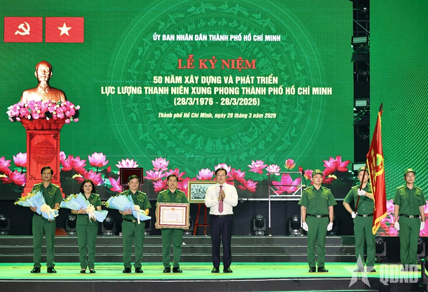 Lực lượng Thanh niên xung phong TP Hồ Chí Minh đón nhận Huân chương Lao động hạng Nhất