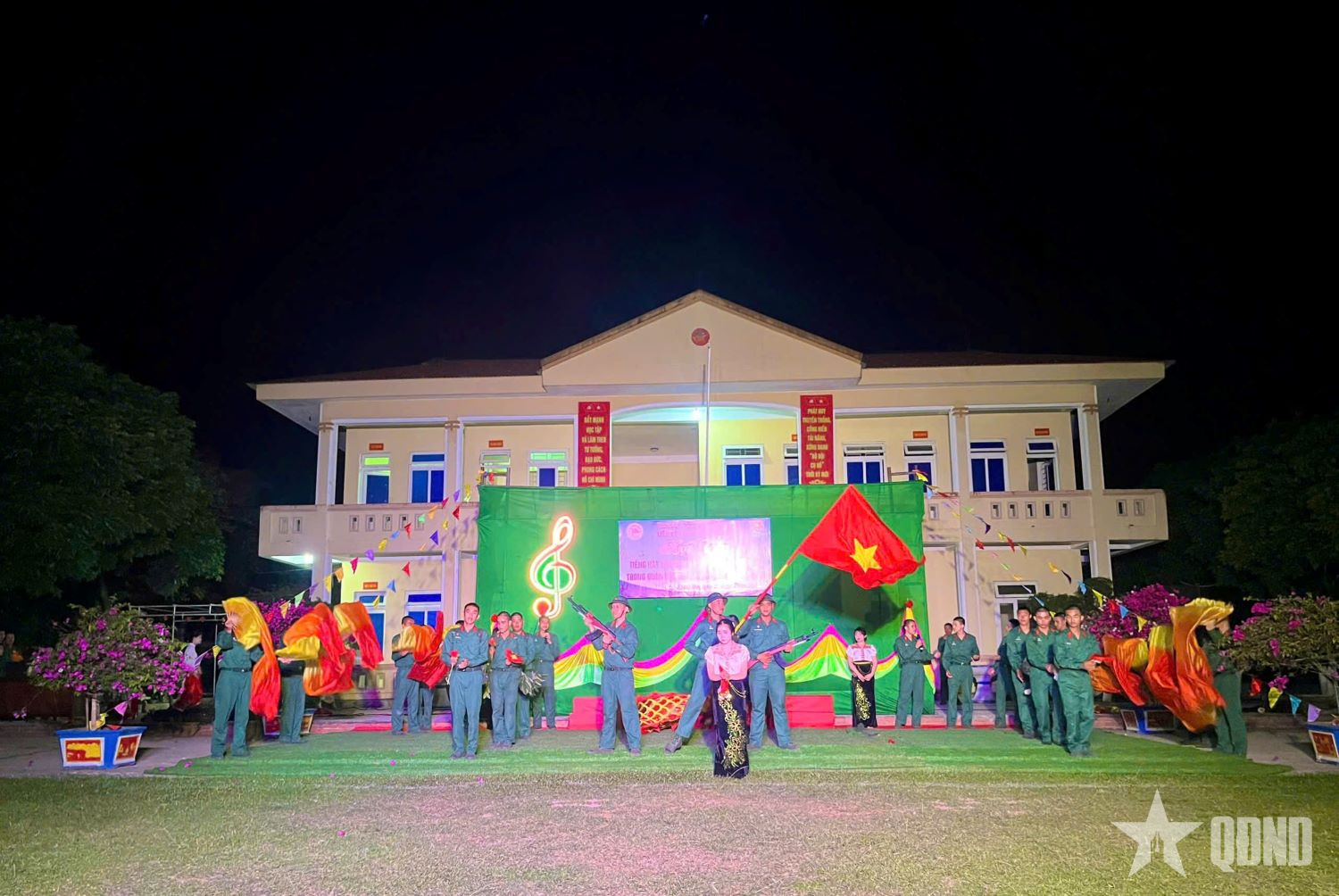 Khí thế chiến sĩ mới với “Tiếng hát tân binh”

​