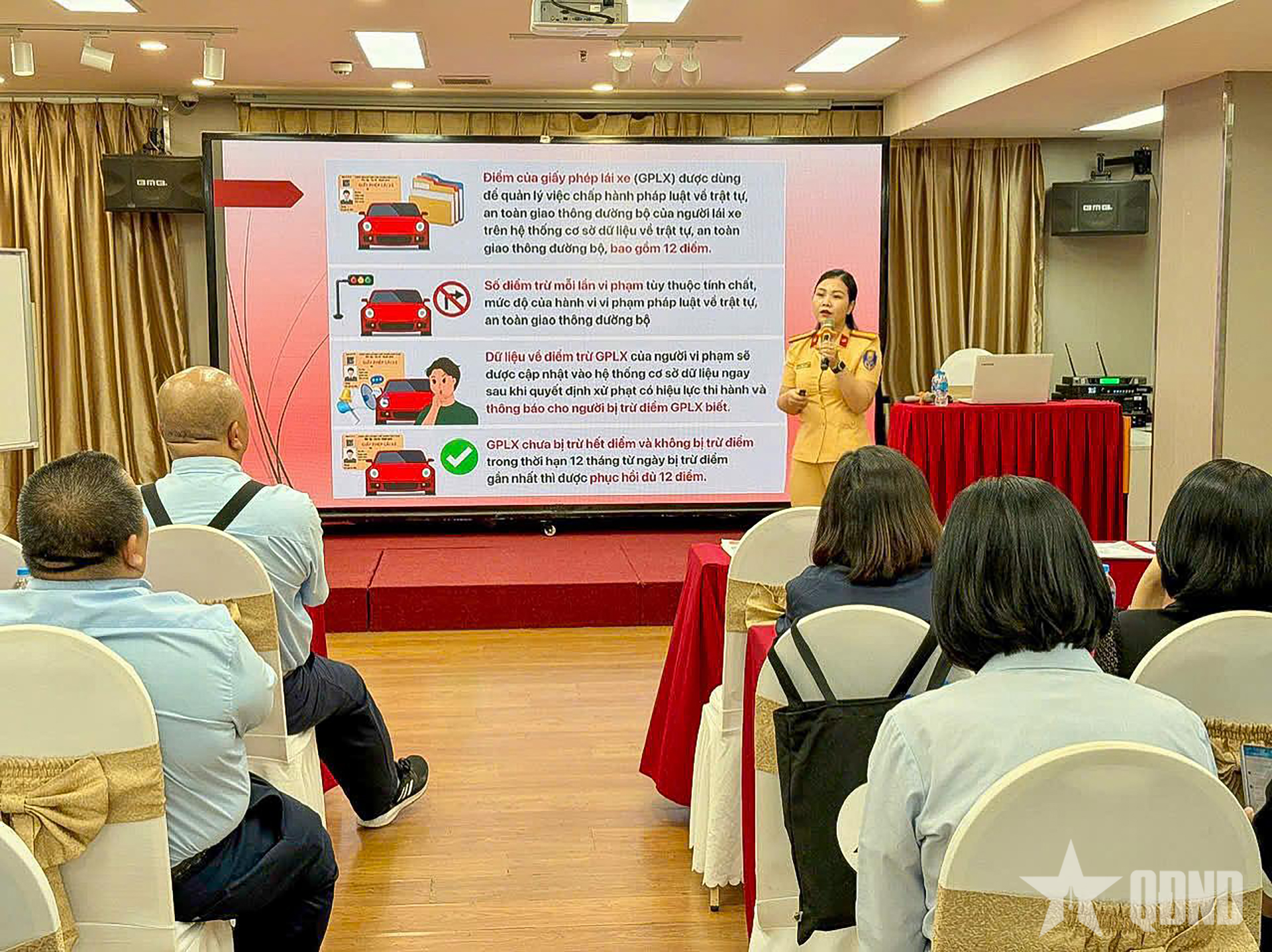 Hà Nội: Tăng cường tuyên truyền pháp luật giao thông cho lái xe Công ty Logitem