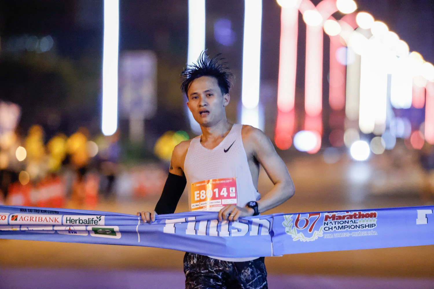 Về nhất cự ly bán marathon quốc gia, vì sao Trung Cường không được tính huy chương?

