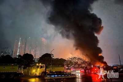 Gallery - 	Hà Nội: Cháy xưởng gỗ trong đêm, đang xác định thiệt hại