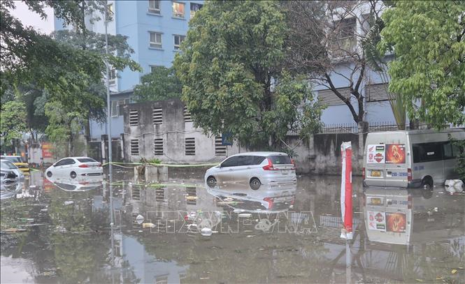 Hà Nội: Mưa đá, mưa lớn khiến nhiều khu vực ngập úng