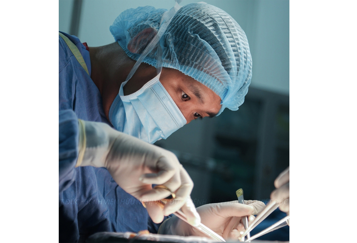 Ghép thận tự thân cứu sống người bệnh đa chấn thương nặng