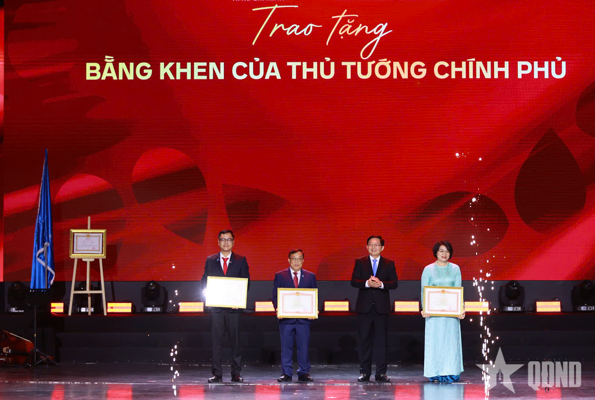 Trường Đại học Luật TP Hồ Chí Minh đón nhận Huân chương Lao động hạng Nhì