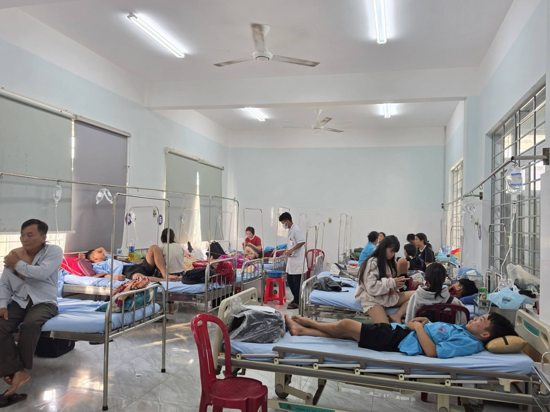 Vụ nghi ngộ độc khi ăn bánh mì tại Đắk Lắk: Số ca nhập viện tăng lên 61 người