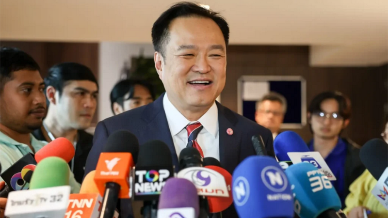 Nhà vua Thái Lan phê chuẩn nội các mới