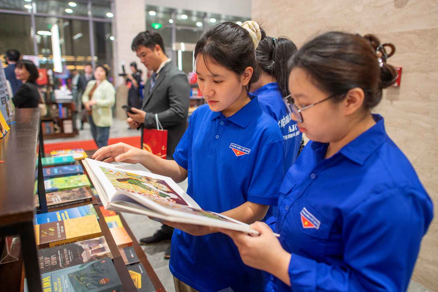 Xử lý hài hòa quan hệ nội tại đưa văn hóa Việt Nam phát triển - Bài 2: Giữ thế cân bằng văn hóa để phát triển và bảo vệ Tổ quốc (tiếp theo và hết)