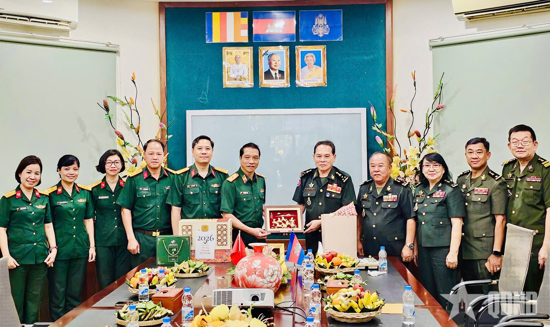 Bệnh viện Quân y 175 thăm, chúc Tết cổ truyền Chol Chnam Thmay tại Campuchia